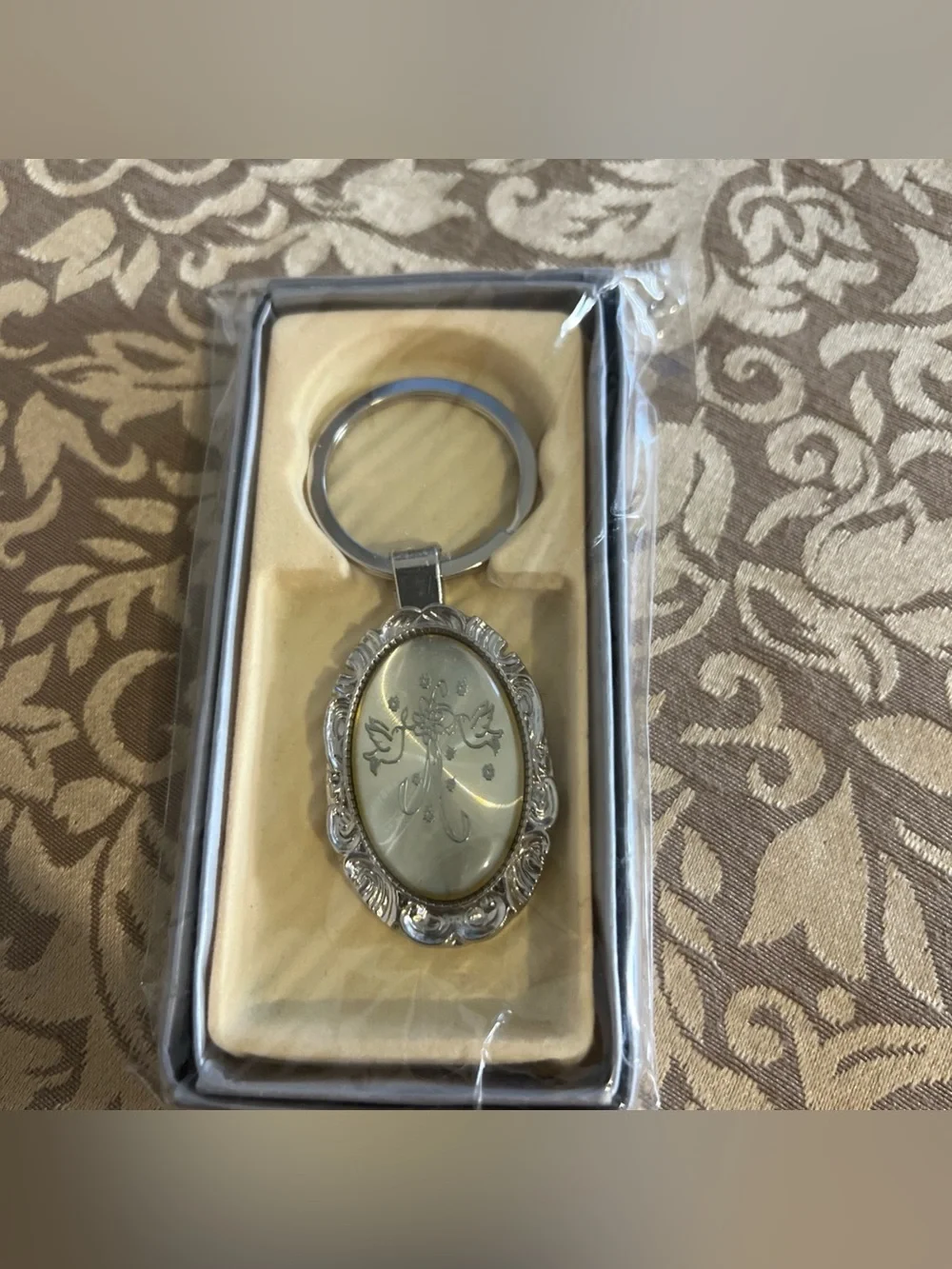 Two Doves Keychain Still In Box New Gift